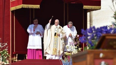 Paus staat stil bij terrorisme in paastoespraak