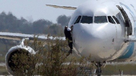 Kaping Airbus EgyptAir voorbij, kaper aangehouden