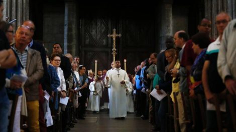 Moslims wonen missen bij vanwege moord op priester