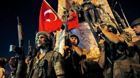 Sfeer in Turkije steeds grimmiger, schoten bij parlement in Ankara