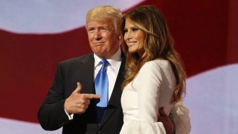 Melania Trump daagt krant en blogger om escortclaim