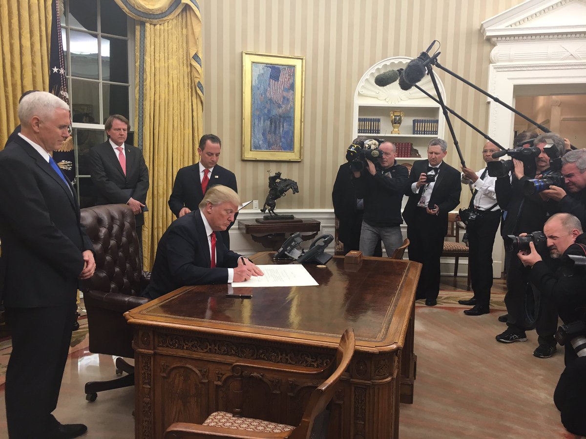 Donald Trump heeft zijn intrek genomen in het Witte Huis
