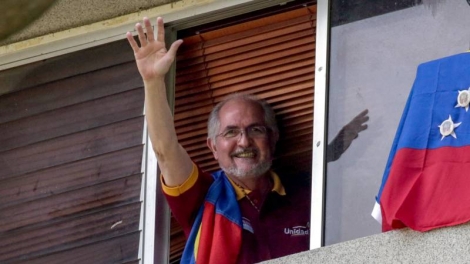 Oppositieleider Venezuela vlucht naar Colombia