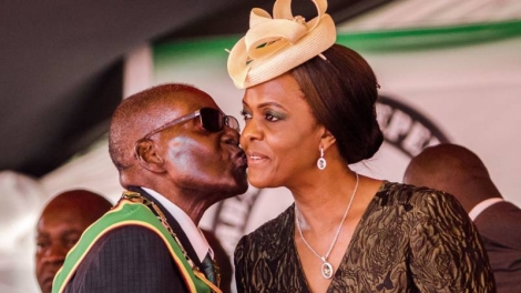President Mugabe stuurt tweede man weg; hij maakt weg vrij voor Grace