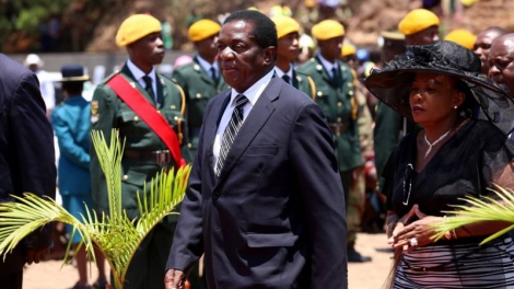 Ontslagen vicepresident van Zimbabwe vlucht het land uit