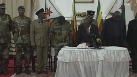 Mugabe houdt in tv-toespraak poot stijf, geen woord over aftreden