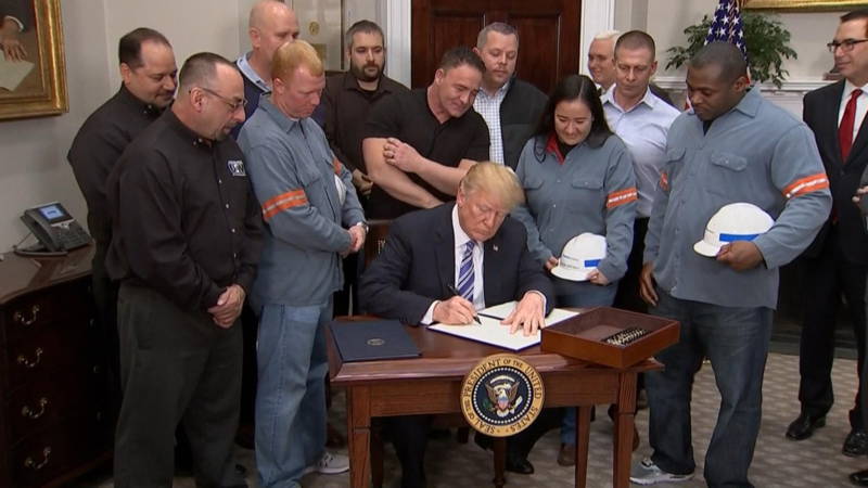 Trump voert staalheffing door, maar doet het ‘flexibel’