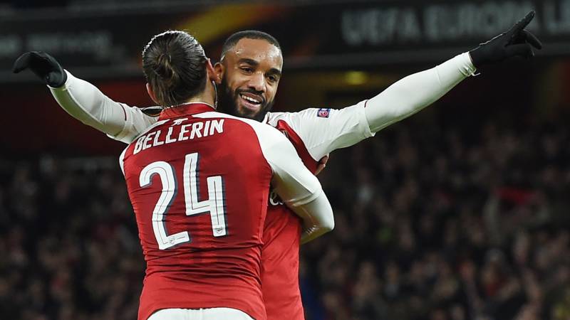 Arsenal met één been in halve finales Europa League