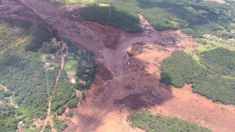 Tweehonderd vermisten na instorten dam in Brazilië