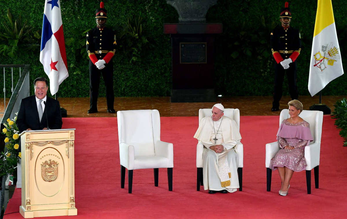 Paus Franciscus hekelt corruptie
