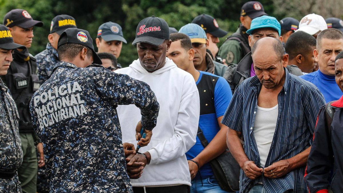 Venezuela zet 59 Colombiaanse ‘coupplegers’ uit