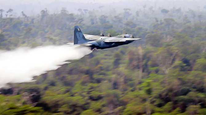 Vliegtuigen begonnen met blussen bosbranden