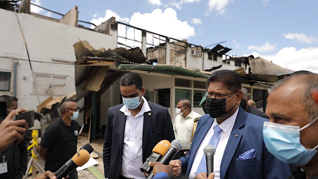 oplichterij idioom Openlijk President: “Crisisteam voor wederopbouw BOG” – Suriname Herald