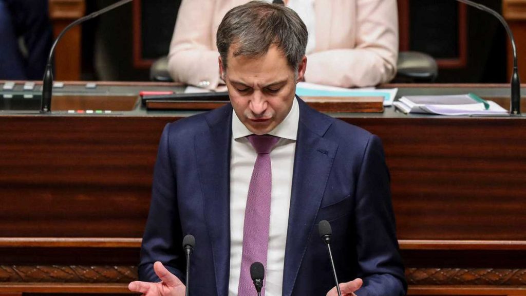 Belgische ministers moeten fors loon inleveren