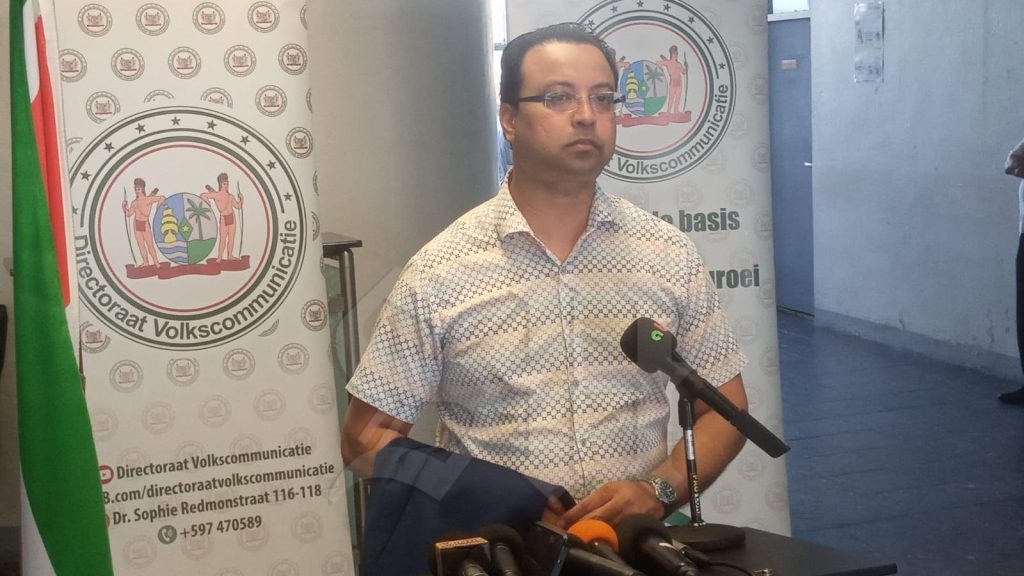 Nurmohamed: “We moeten voorlopig EHBO-werk doen”