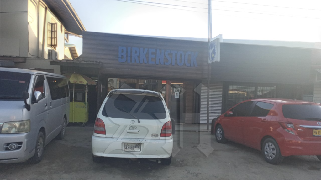 Gewapende mannen beroven op klaarlichte dag Birkenstock-winkel Latourweg