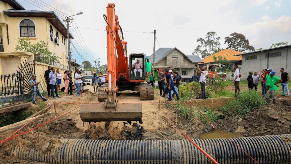 Buurtbewoner vraagt minister Nurmohamed om betonnen brug