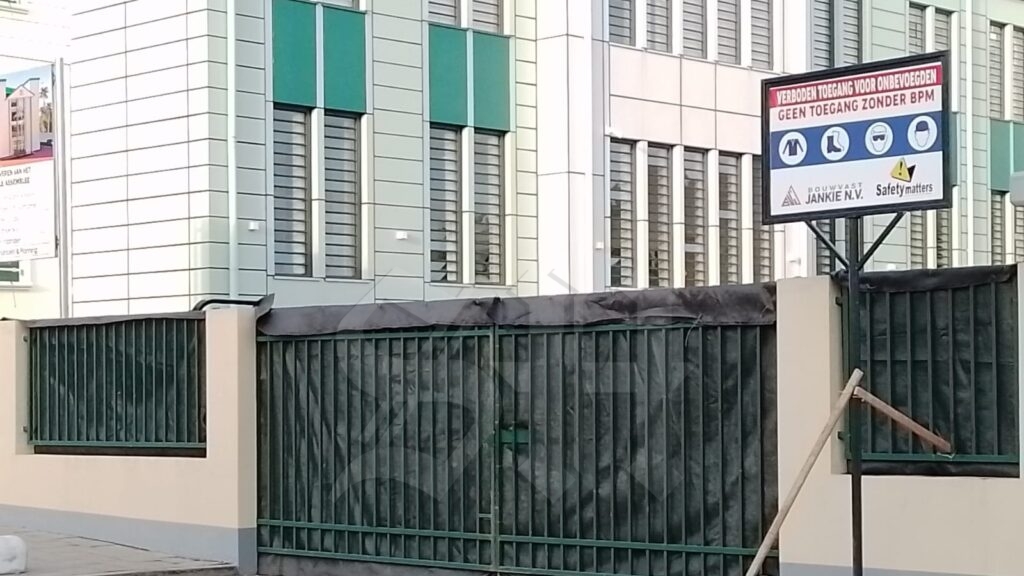Publiek heeft geen zicht meer op bouw vergaderzaal
