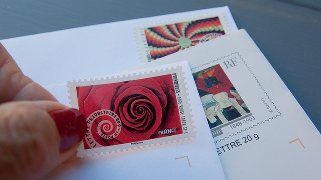 Man koopt voor 2 miljoen dollar duurste postzegel ooit in VS