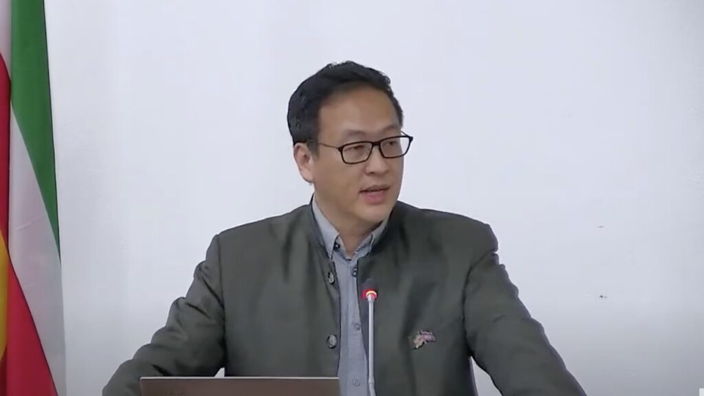 Stephen Tsang wordt minister van Openbare Werken