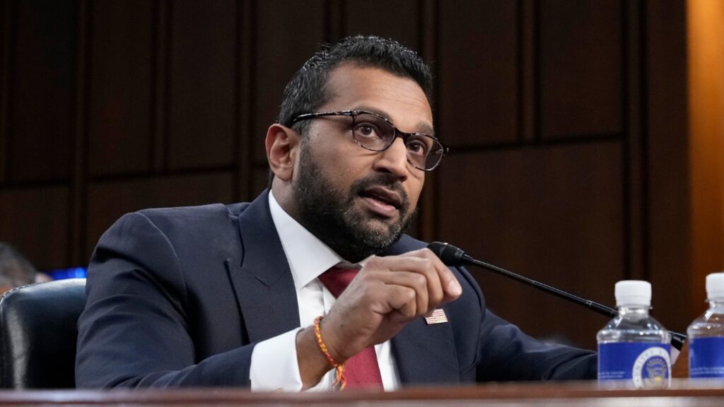 Trumps FBI-directeur Patel bevestigd na nipte stemming in Senaat