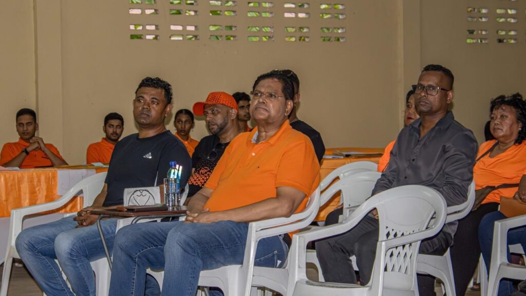 Santokhi reikt meer dan 160 grondbeschikkingen uit te Weg naar Zee