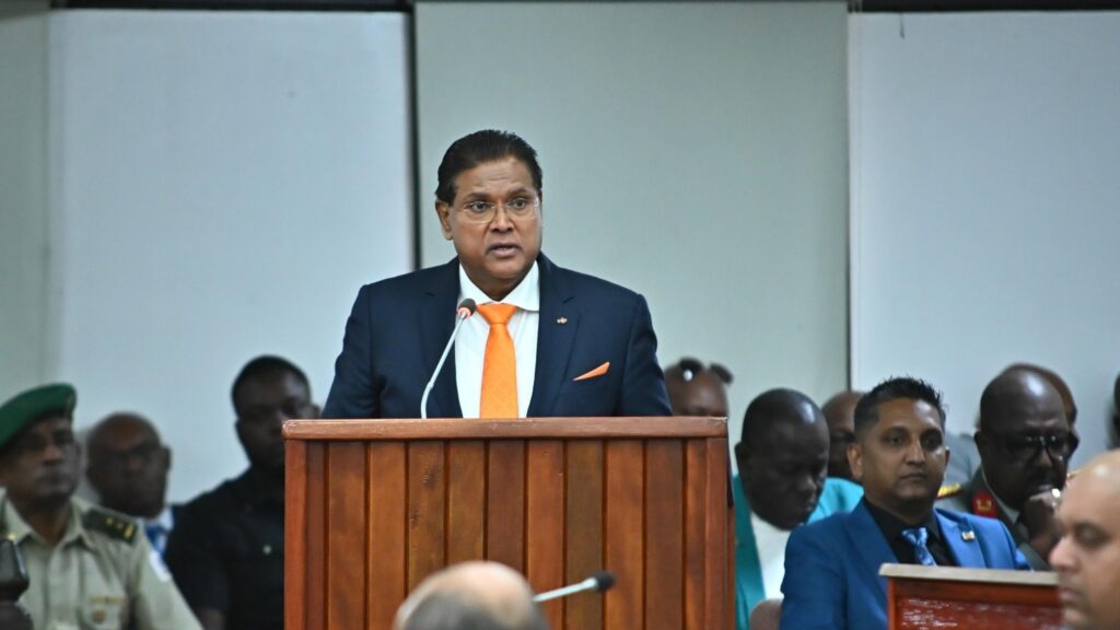 Santokhi vraagt Adhin om snelle behandeling wetsvoorstellen tegen blacklisting van Suriname