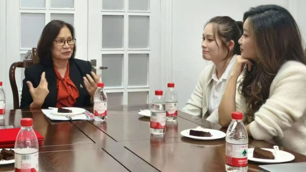 Surinaamse ambassade in China ontvangt voor het eerst Chinese studenten